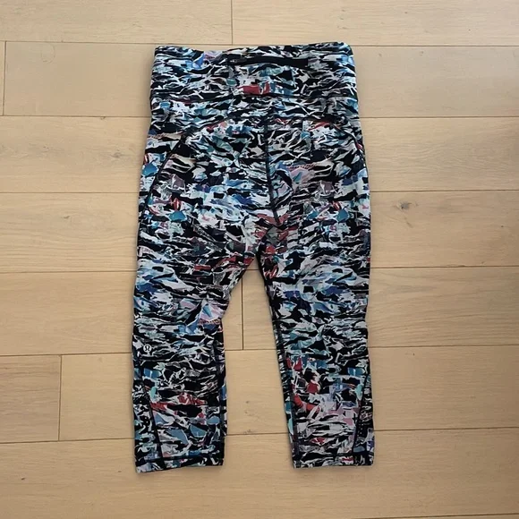 Lululemon Capri Running Pants - Picture 7 of 7